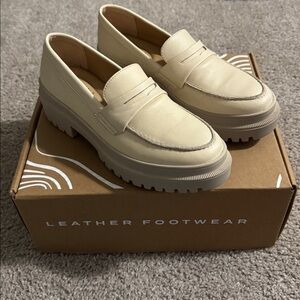 Women’s Leather Lug Sole Loafers Size 9